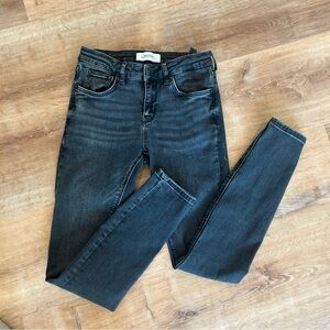 ZARA Woman 6 Black Distressed Mid-Rise Denim Skinny Ankle Stretch 4-Pocket Jeans